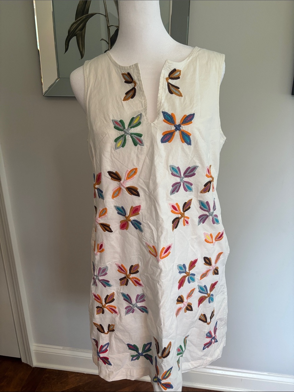 Anthropologie White Sleeveless Embroidered Floral Shift Dress